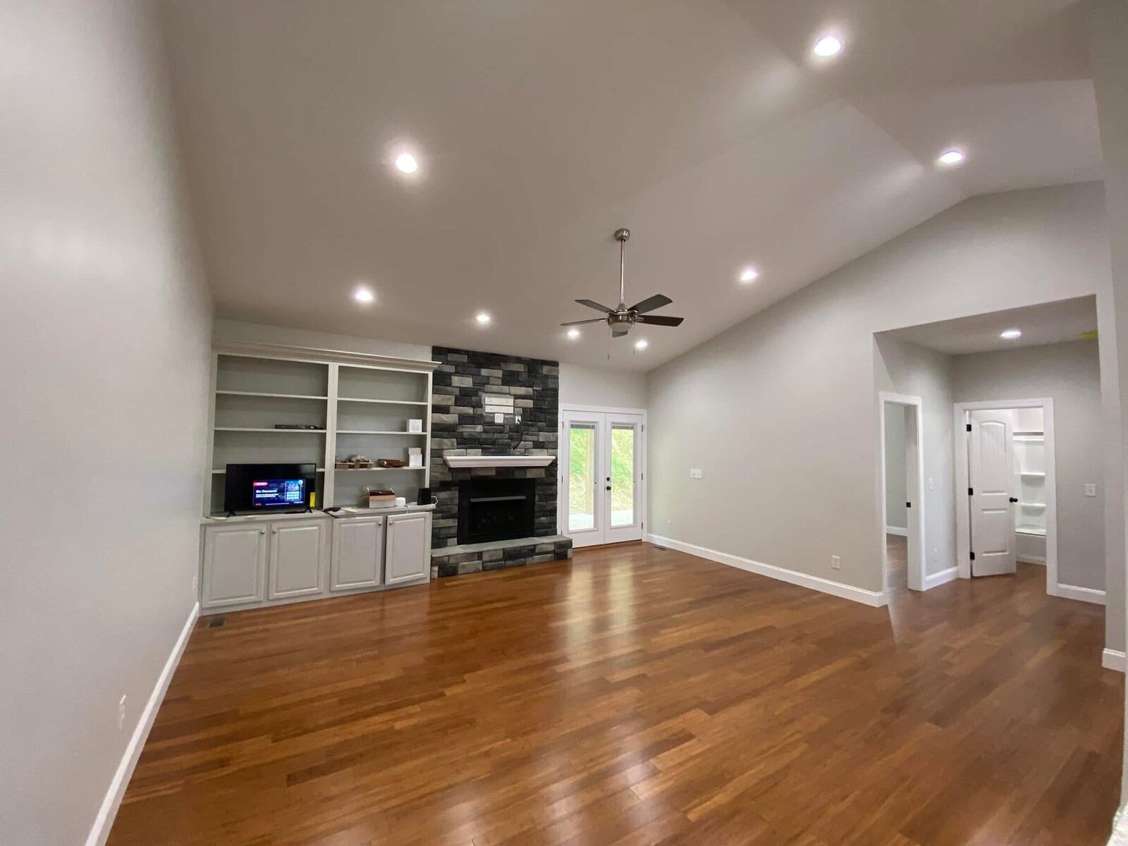 Kitchen with vaulted ceiling and recessed lighting